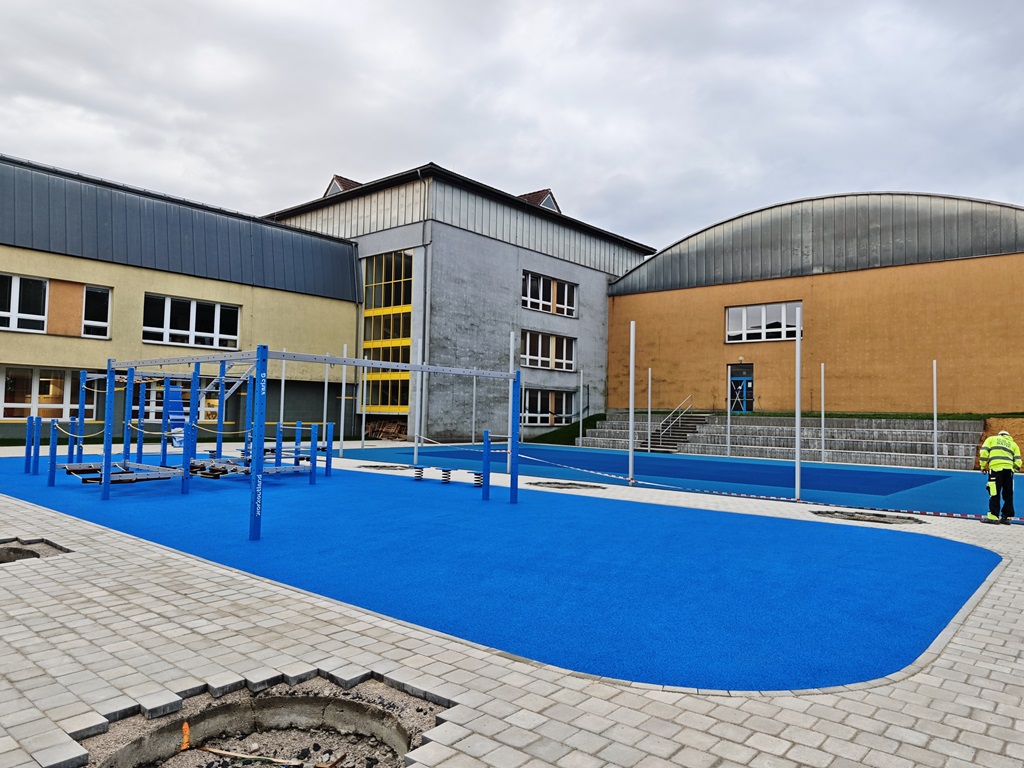 Rekultivace sportovního areálu Gymnázia Cihelní