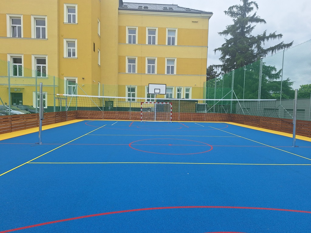 Sportovní areál na ul. Komenského, Opava – multifunkční hřiště