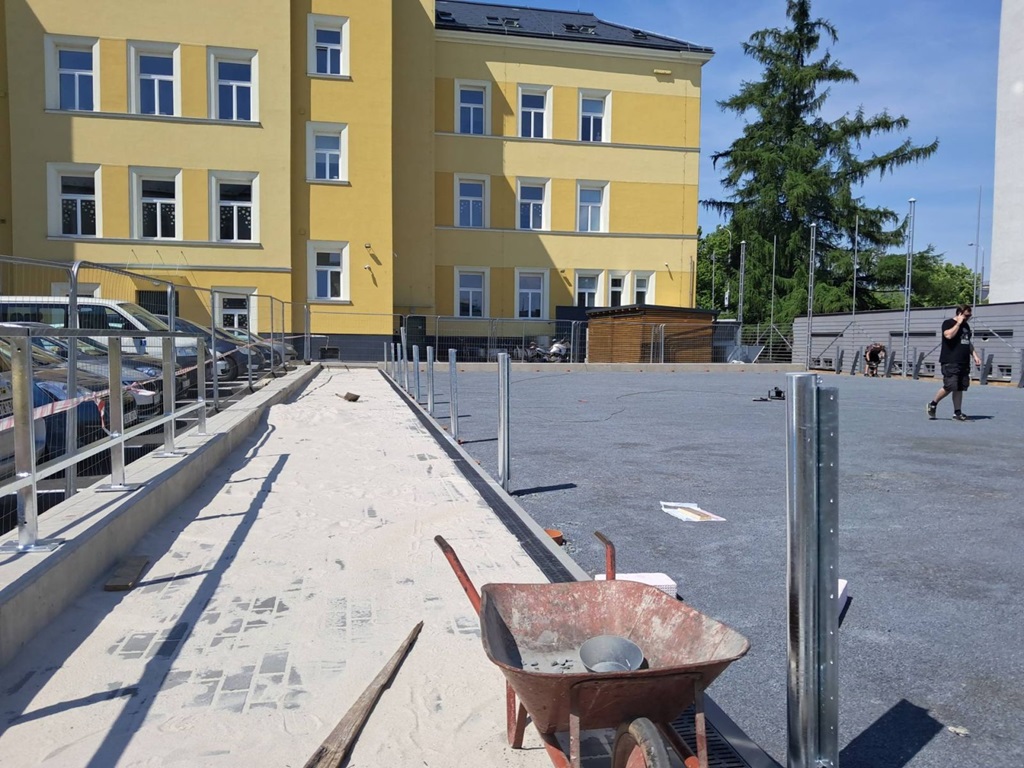 Sportovní areál na ul. Komenského, Opava – multifunkční hřiště