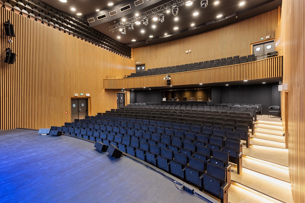 Těšínské divadelní a kulturní centrum (Revitalizace budovy Těšínského divadla)