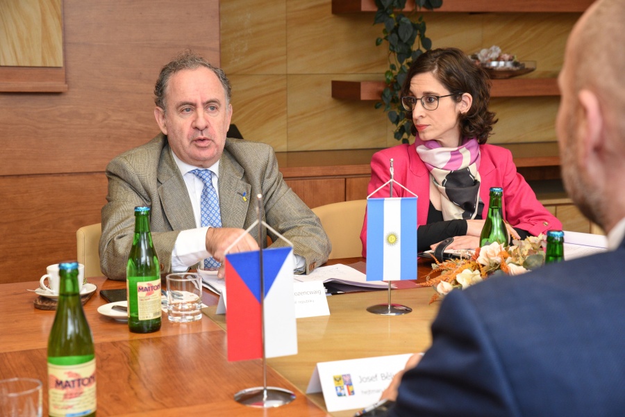 Argentinský velvyslanec jednal s hejtmanem Moravskoslezského kraje o spolupráci univerzit i podnikatelů