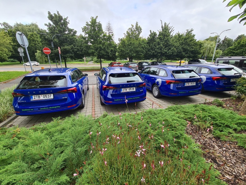 Krajský úřad vyřadil stará auta na benzín. Nahradil je ekologičtějšími CNG vozidly