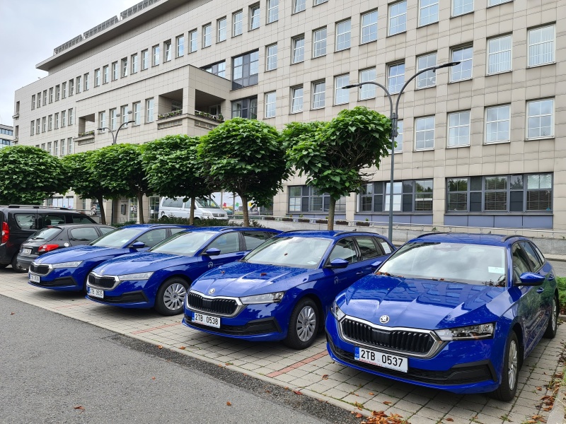 Krajský úřad vyřadil stará auta na benzín. Nahradil je ekologičtějšími CNG vozidly