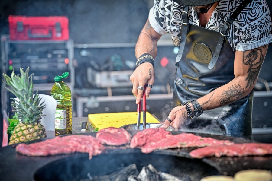 Gastrozážitek v srdci hor. Pojez fest míří do Karlovy Studánky