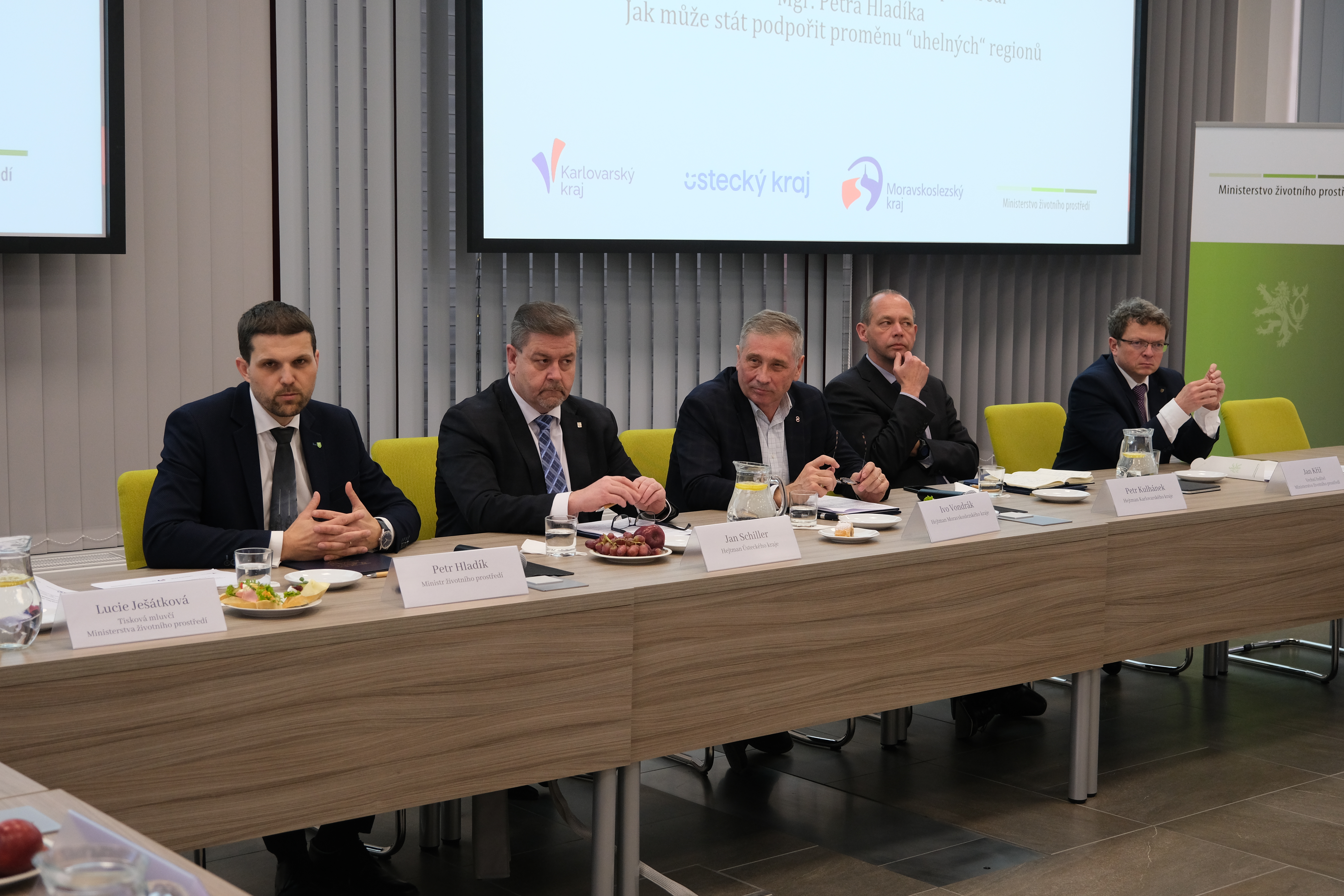 Hejtmani uhelných regionů podepsali na Ministerstvu životního prostředí vodíkové memorandum