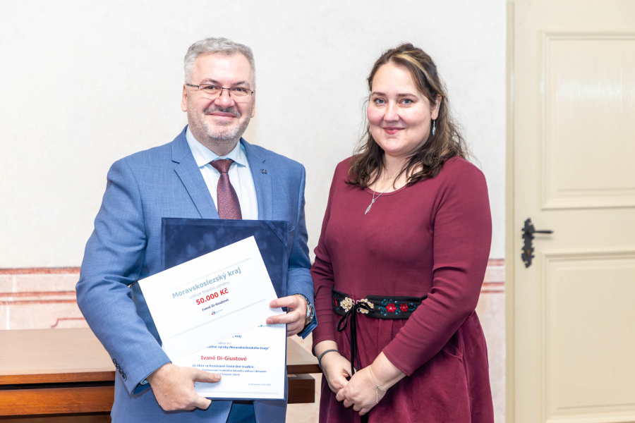 Mistrem tradiční rukodělné výroby Moravskoslezského kraje je Ivana Di Giustová z Jablunkova