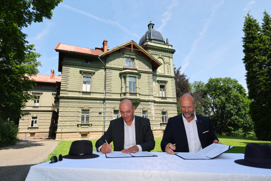 Kraj a Nový Jičín společně zachrání Hückelovy vily