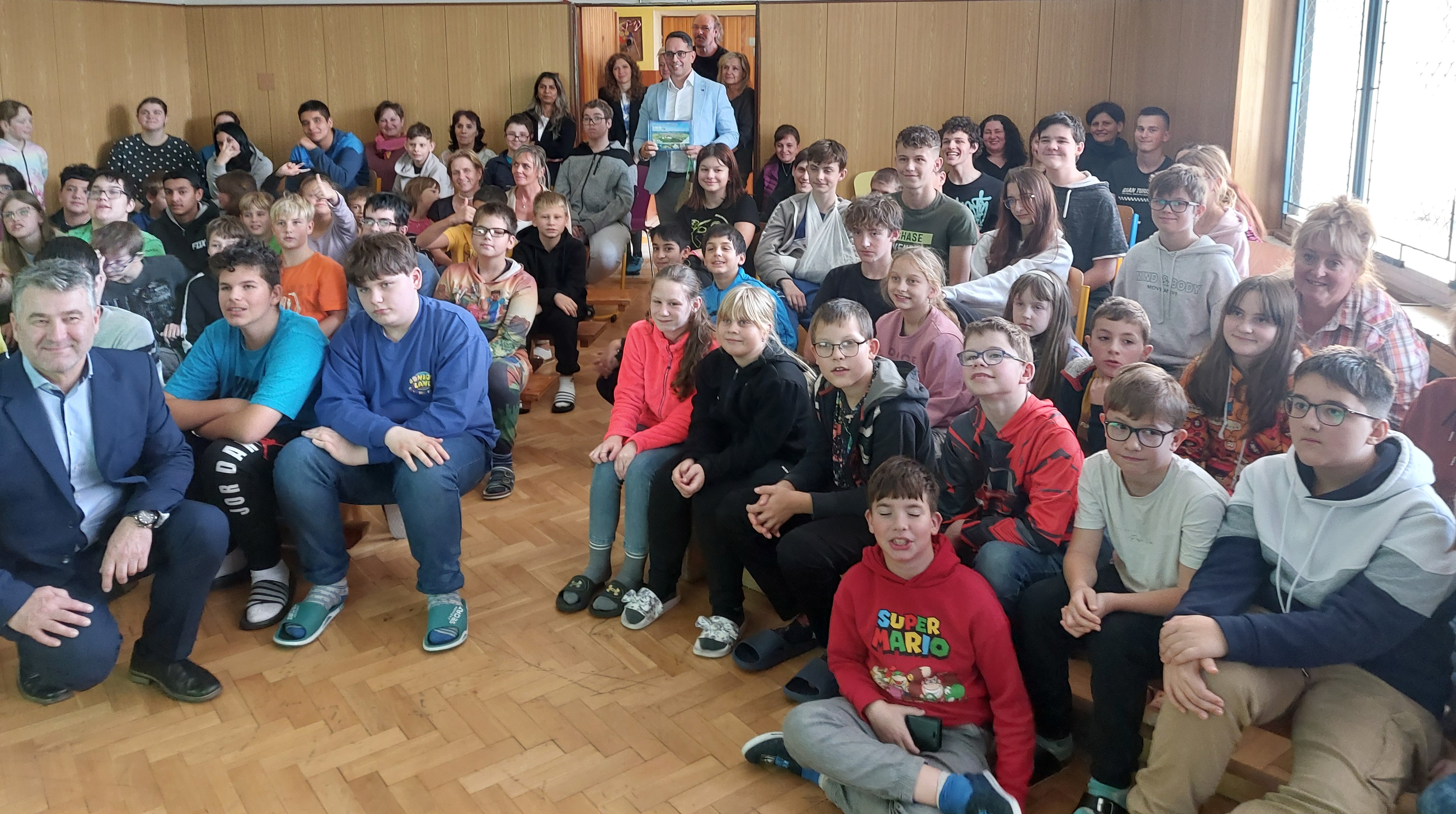 Petr Torák navštívil kopřivnickou ZŠ Floriána Bayera