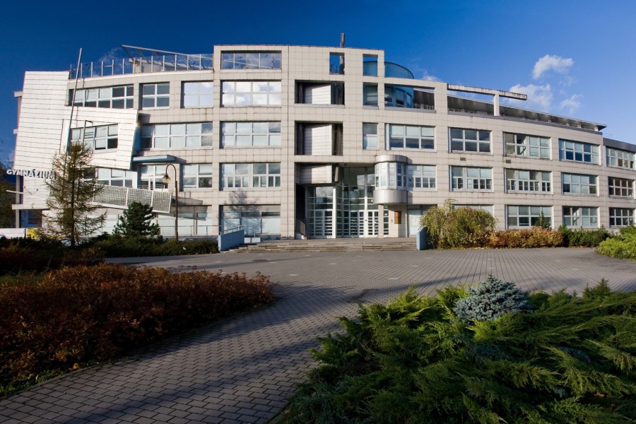 Začíná rekonstrukce obloukové střechy Gymnázia a Obchodní akademie v Orlové