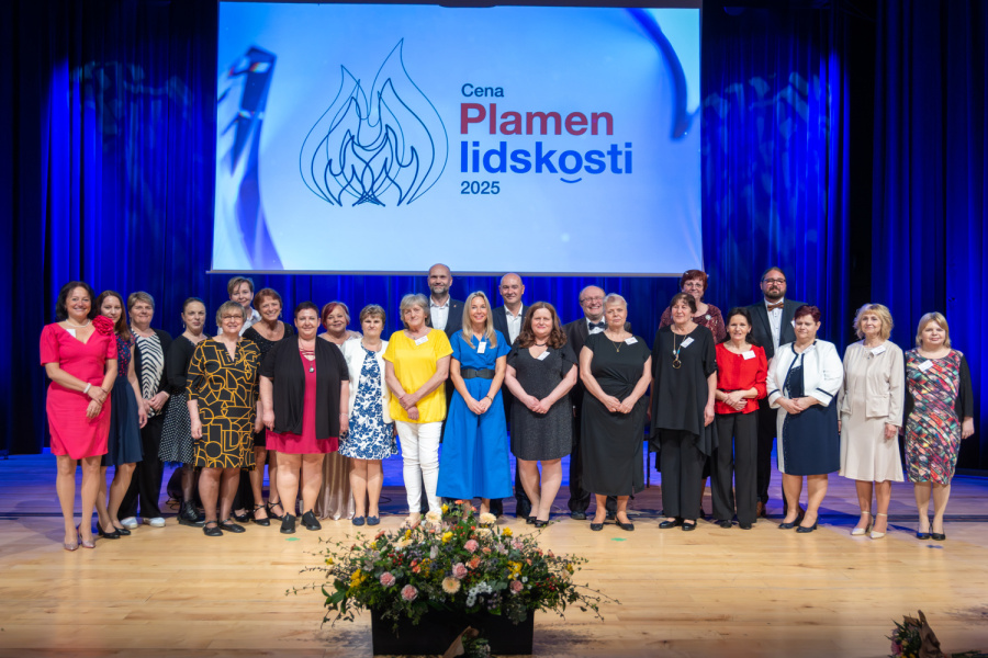 Výjimeční pracovníci sociálních služeb získali ocenění Plamen lidskosti