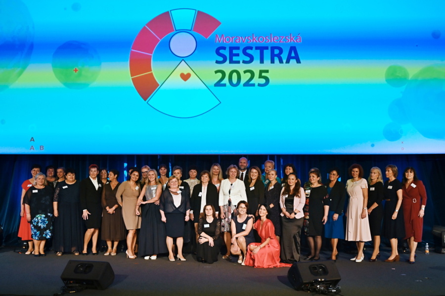 Moravskoslezská sestra 2025: Oceněno bylo 36 sester, veřejnost vybrala porodní asistentku Vladimíru Majdyšovou